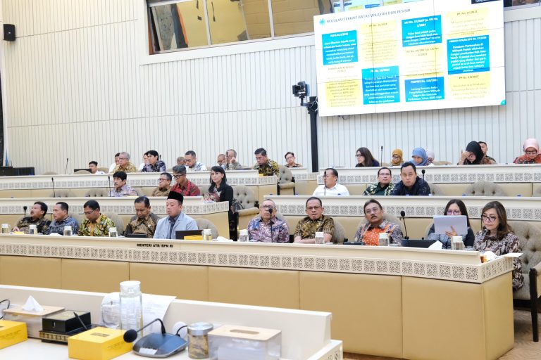 Bahas Isu Jual-Beli Pulau Bersama Komisi II DPR RI, Menteri ATR/Kepala BPN Tegaskan Tanah di Indonesia Tidak Bisa Dimiliki Asing